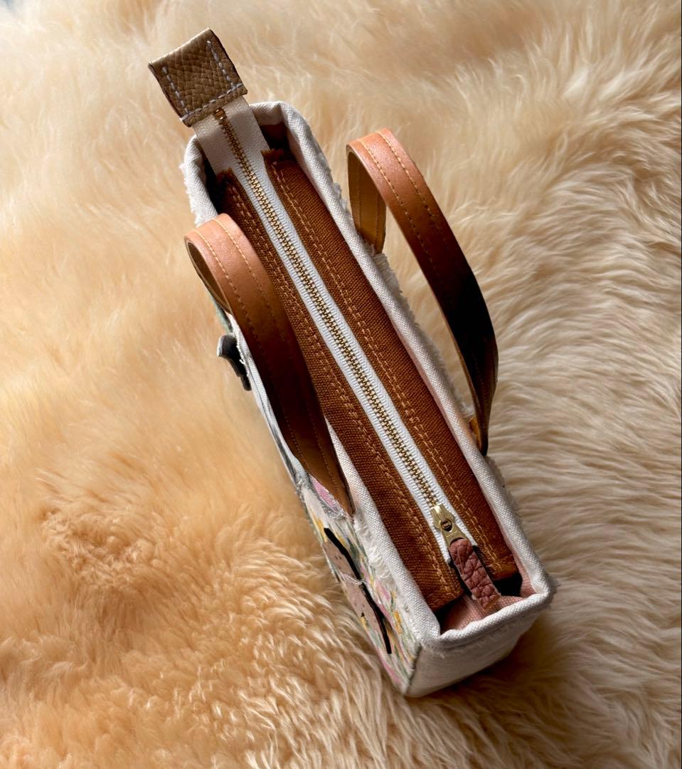 (手づくり)\"たわむれネコと宝物ねこ\"猫のアップリケハンドバッグ