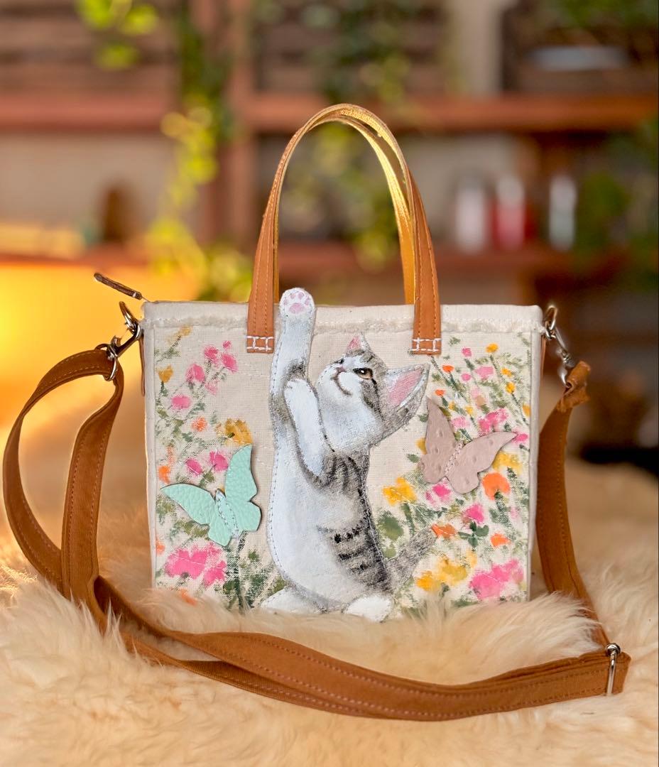 (手づくり)\"たわむれネコと宝物ねこ\"猫のアップリケハンドバッグ