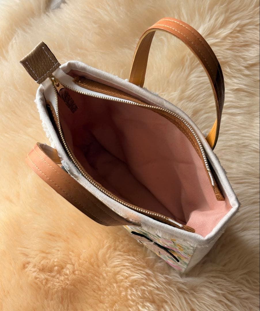 (手づくり)\"たわむれネコと宝物ねこ\"猫のアップリケハンドバッグ