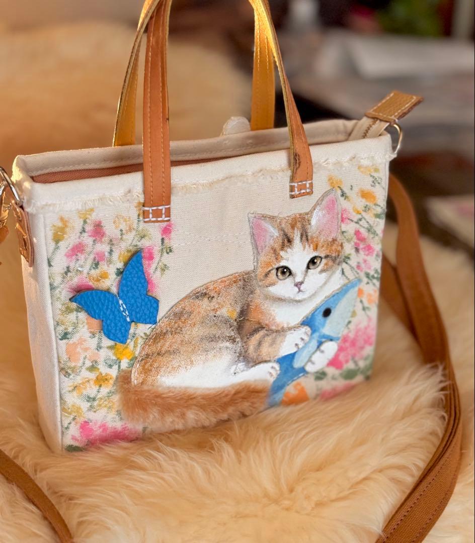 (手づくり)\"たわむれネコと宝物ねこ\"猫のアップリケハンドバッグ