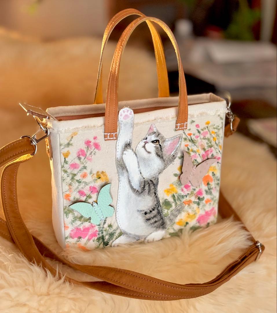 (手づくり)\"たわむれネコと宝物ねこ\"猫のアップリケハンドバッグ