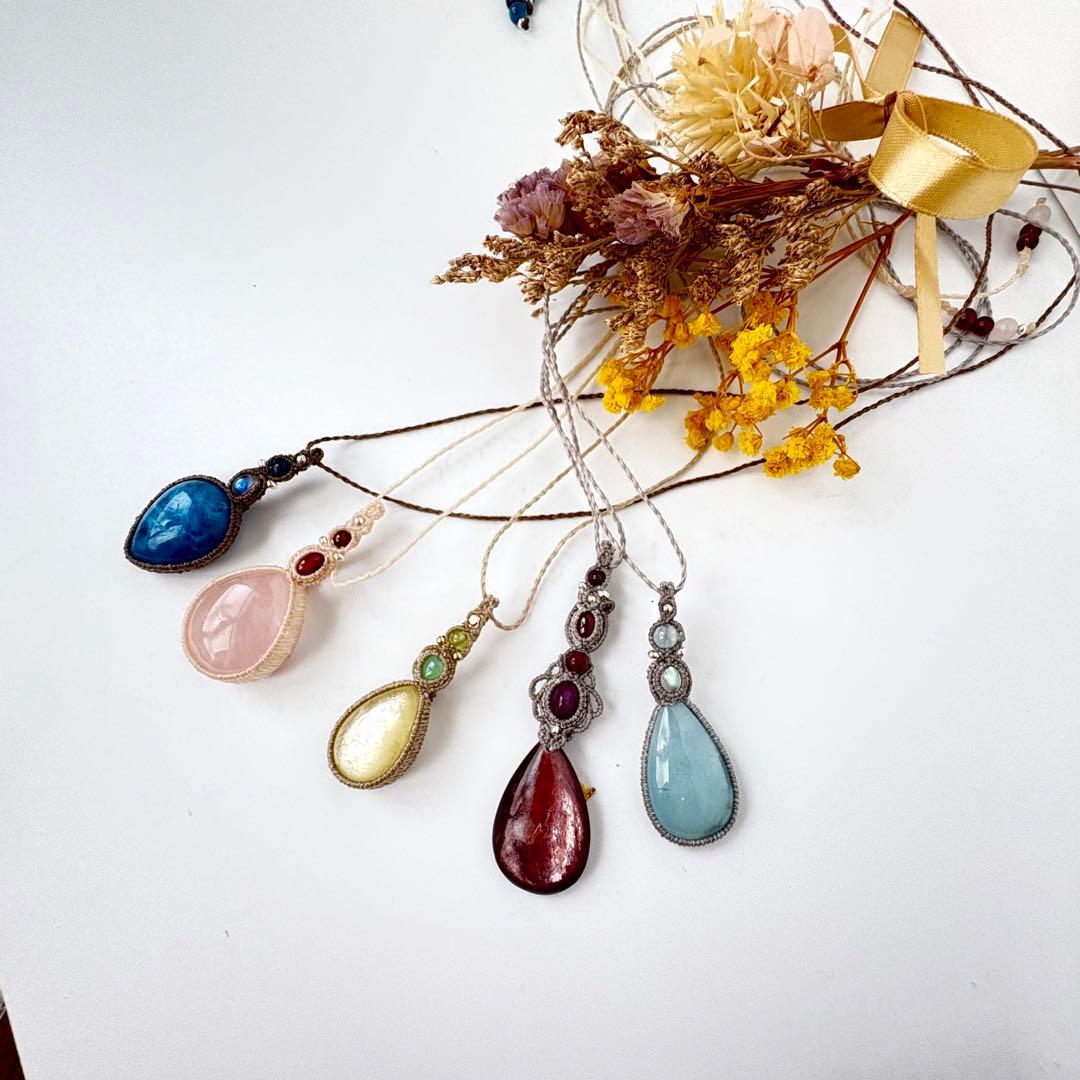 2種のアクアマリン×ラブラドライトのシンプルなマクラメネックレス