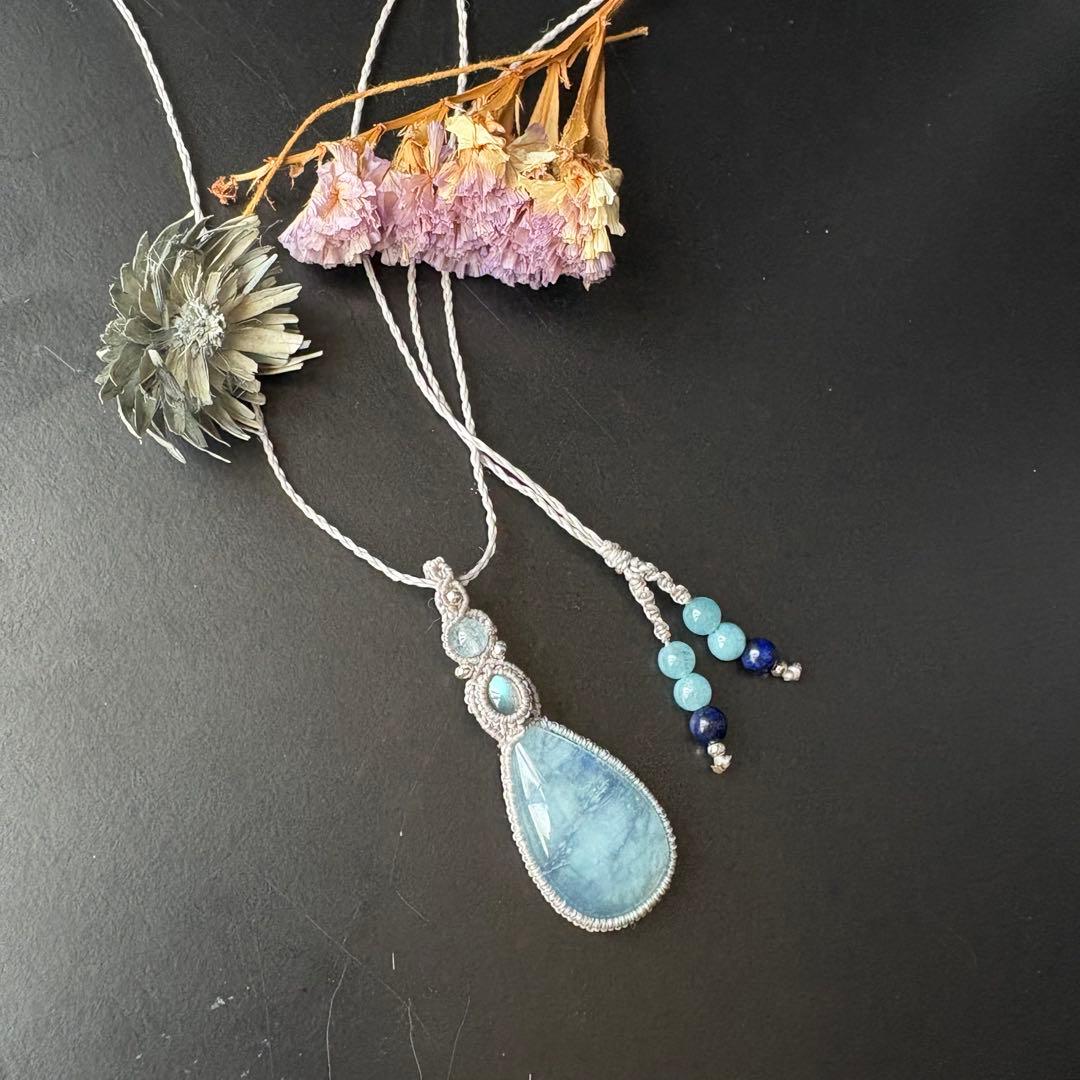 2種のアクアマリン×ラブラドライトのシンプルなマクラメネックレス