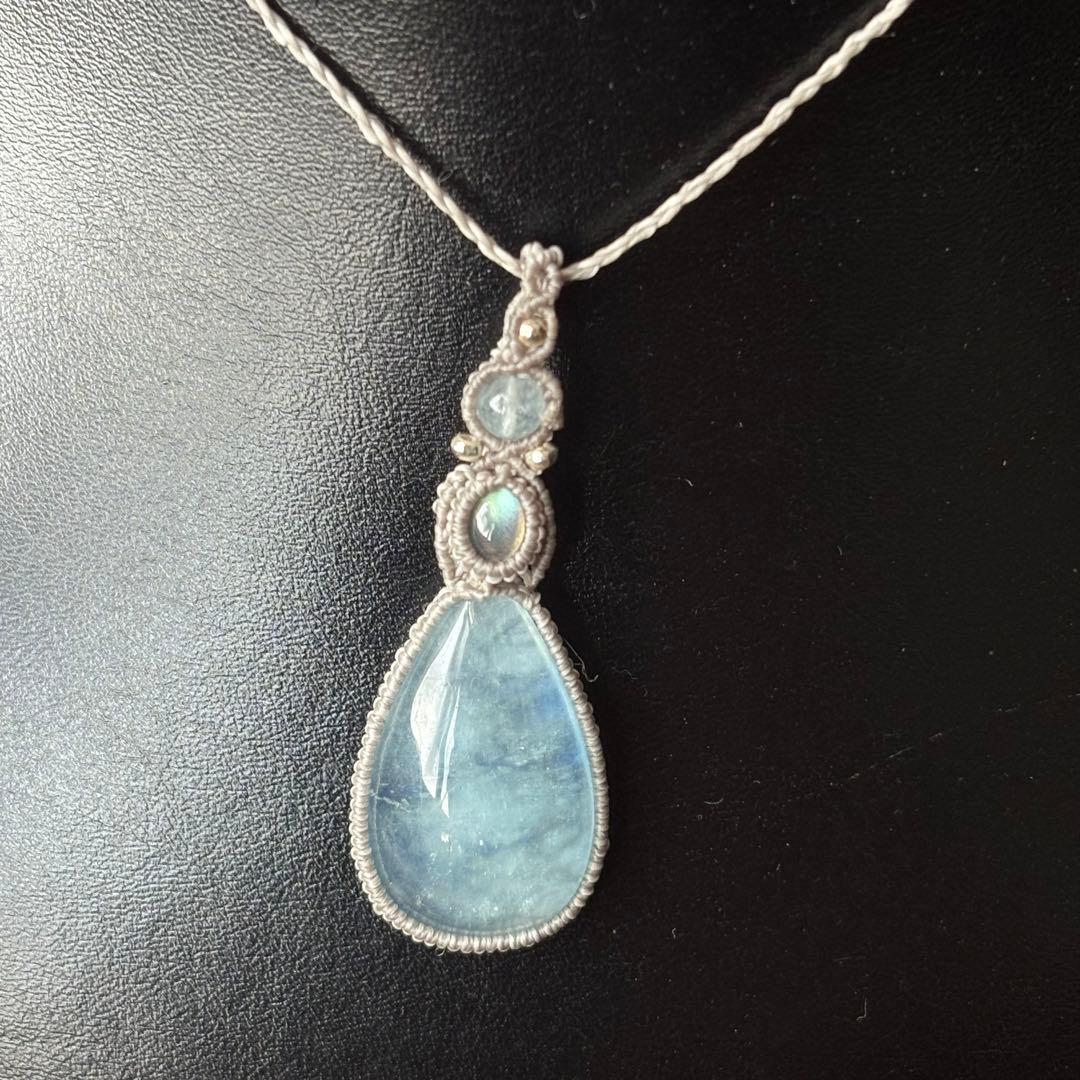 2種のアクアマリン×ラブラドライトのシンプルなマクラメネックレス