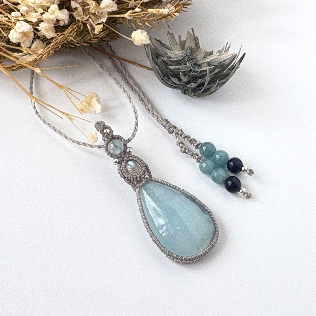 2種のアクアマリン×ラブラドライトのシンプルなマクラメネックレス