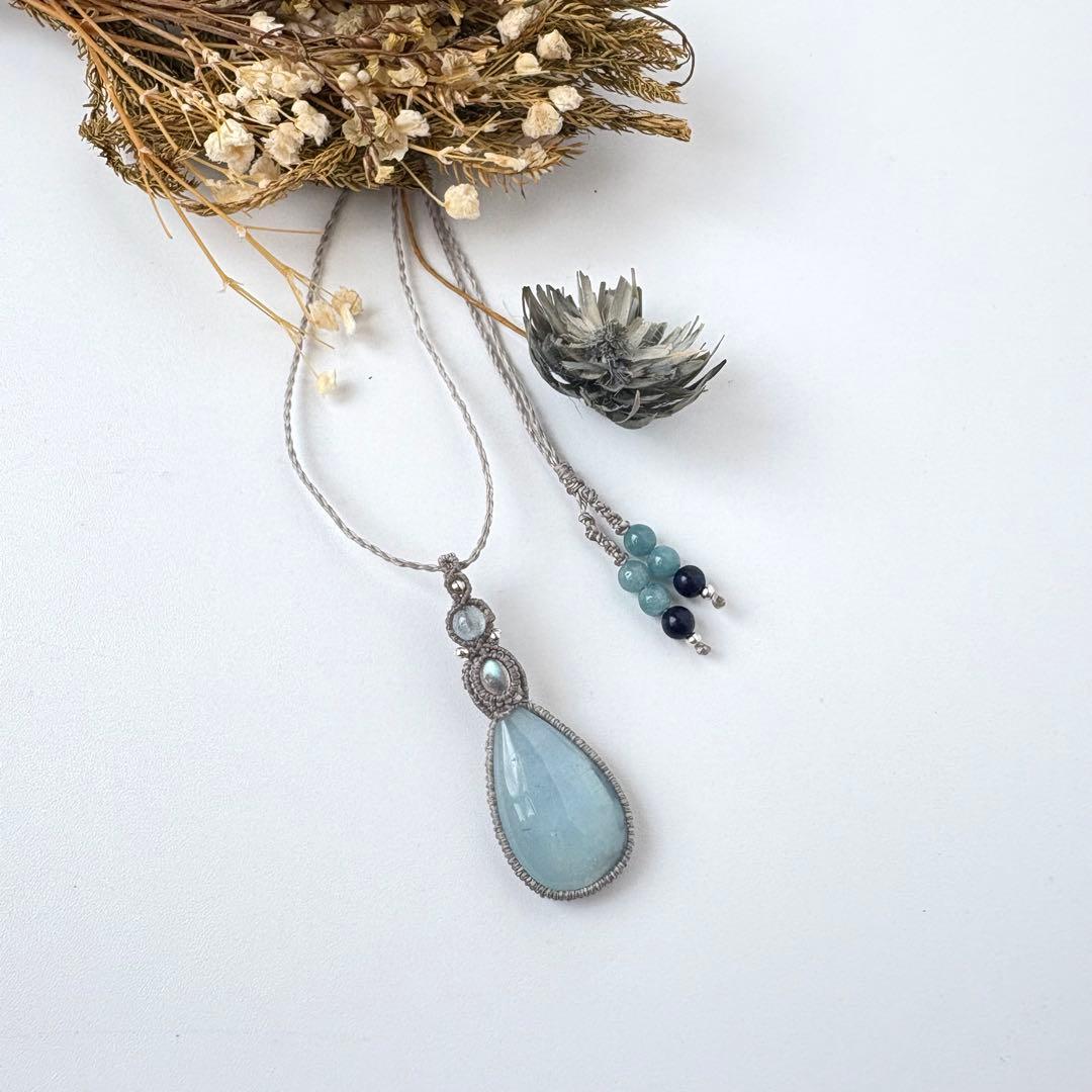 2種のアクアマリン×ラブラドライトのシンプルなマクラメネックレス