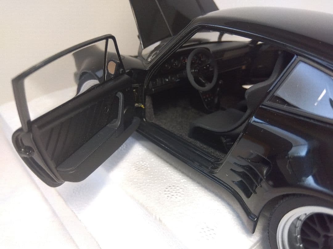 3532　オートアート　湾岸ミッドナイト　ポルシェ911ターボ　30周年