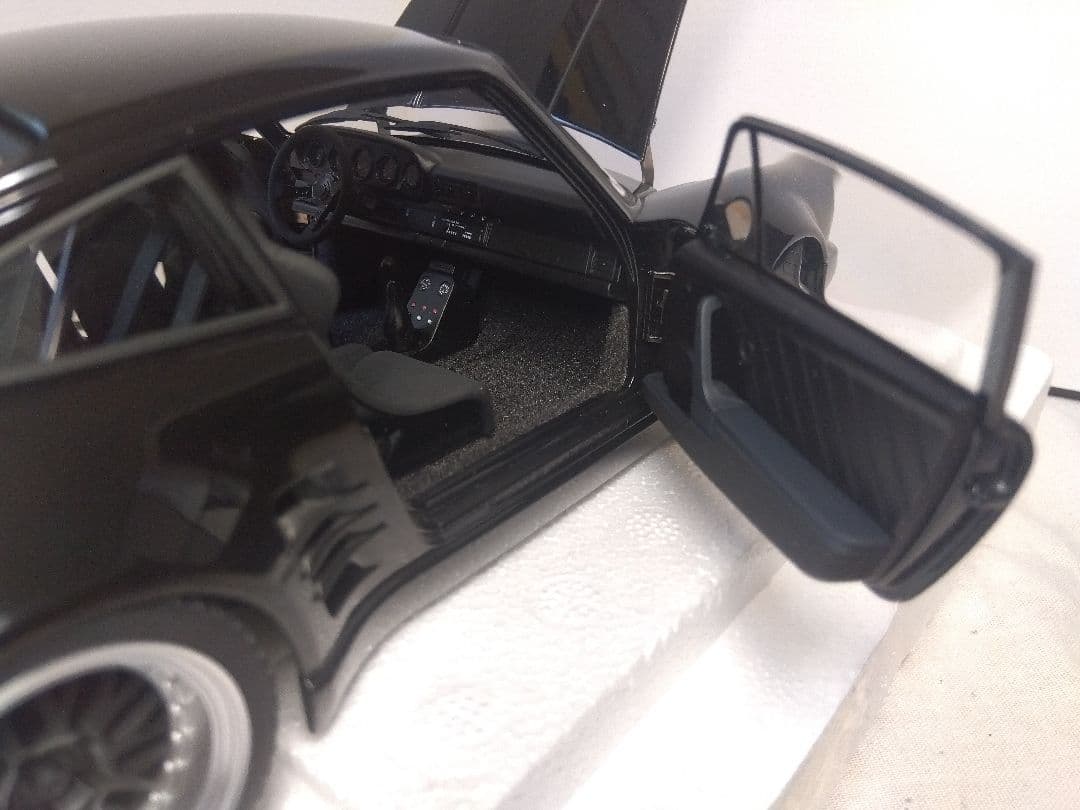 3532　オートアート　湾岸ミッドナイト　ポルシェ911ターボ　30周年