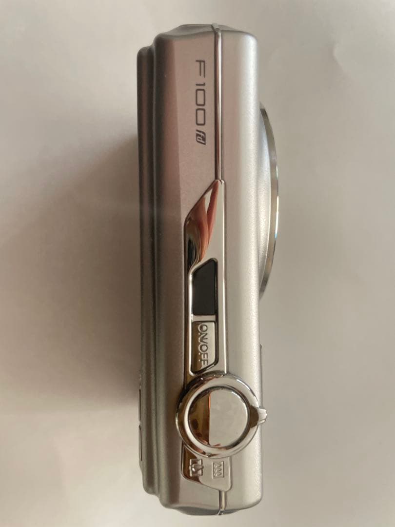 Fujifilm FinePix F100 デジタルカメラ