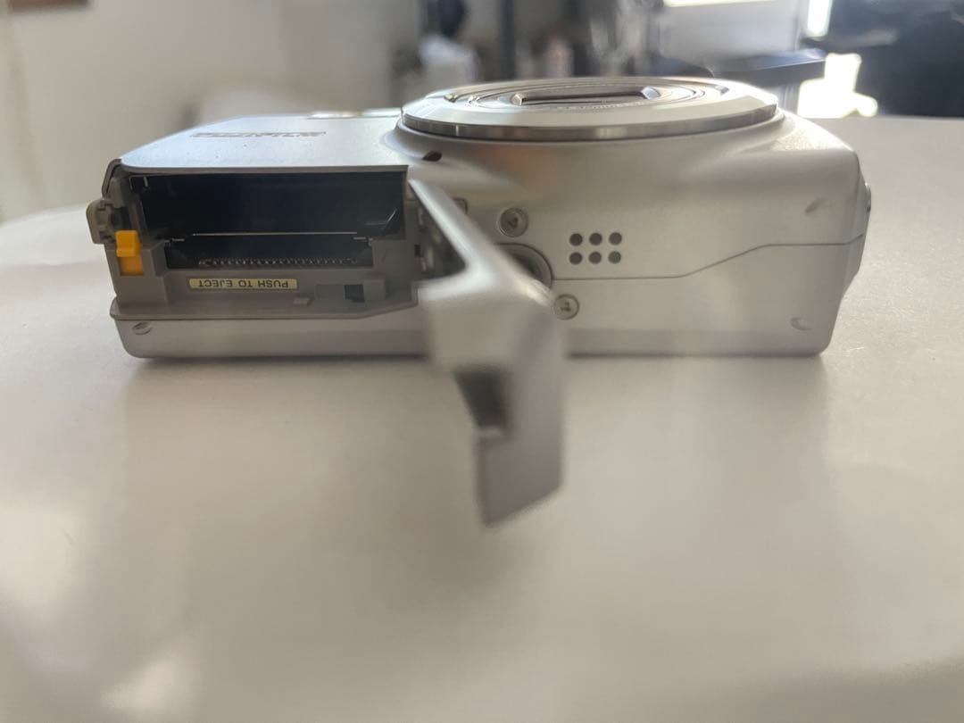 Fujifilm FinePix F100 デジタルカメラ