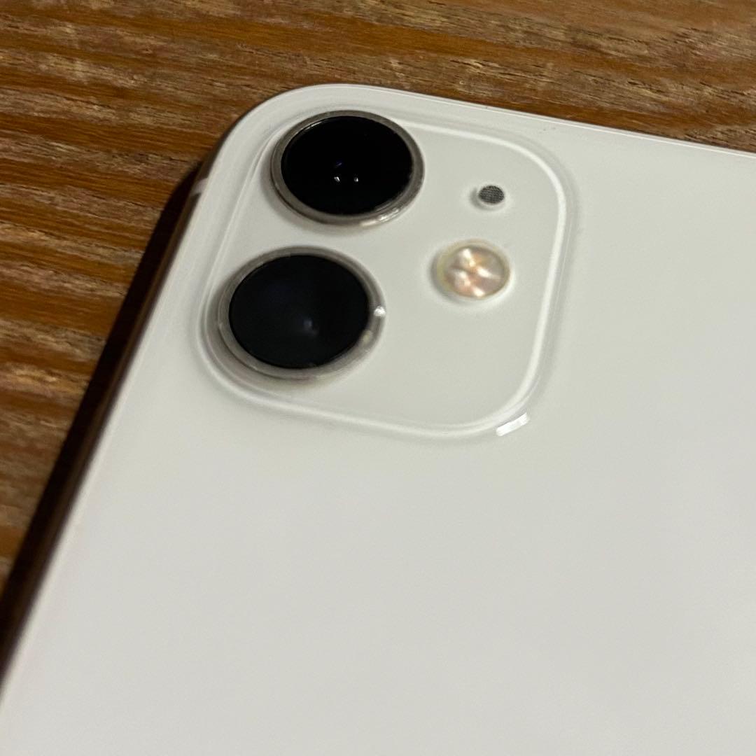 iPhone11 本体 64GD バッテリー86% docomoSIMロックあり