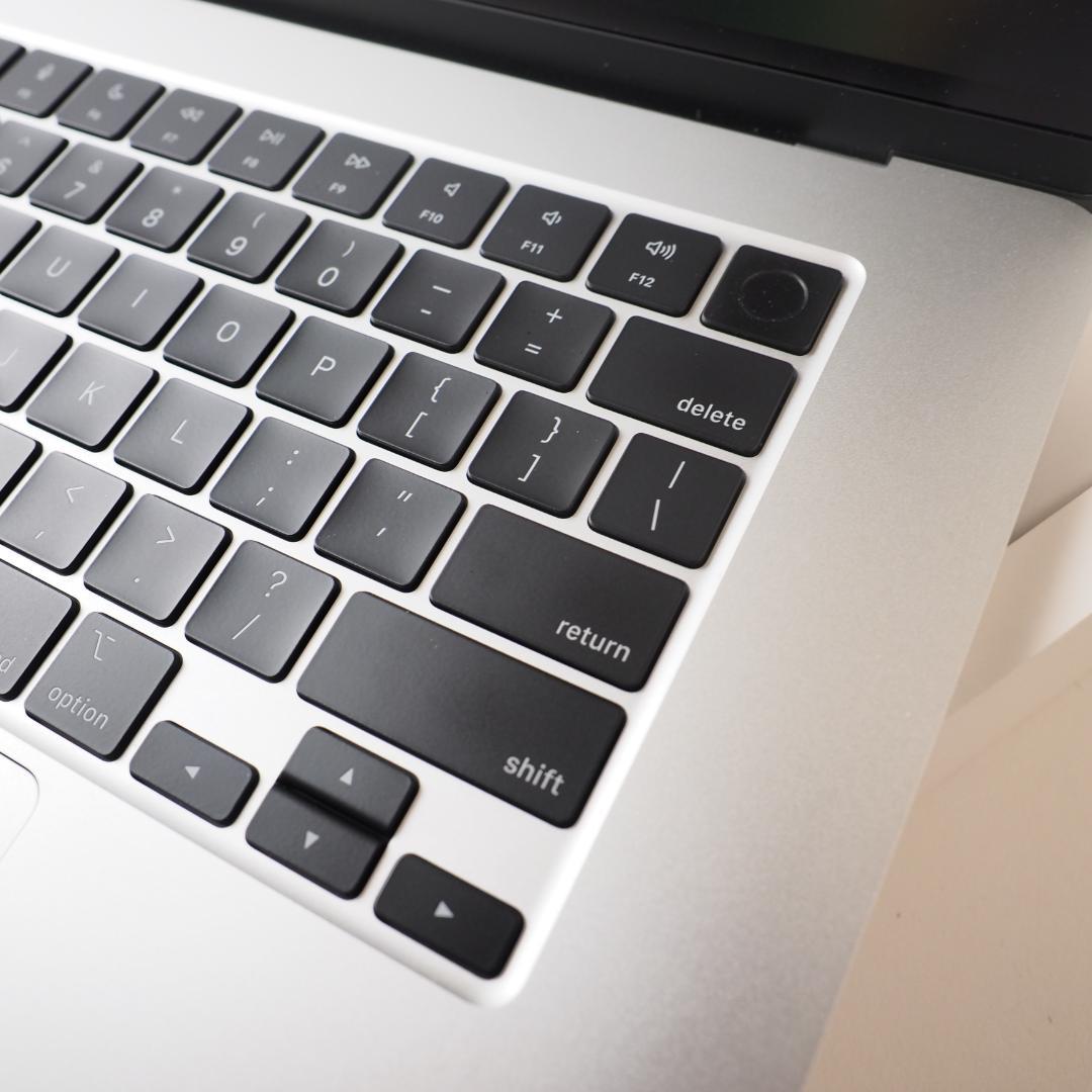 極美品 MacBook Air M3 15inch USキーボード シルバー