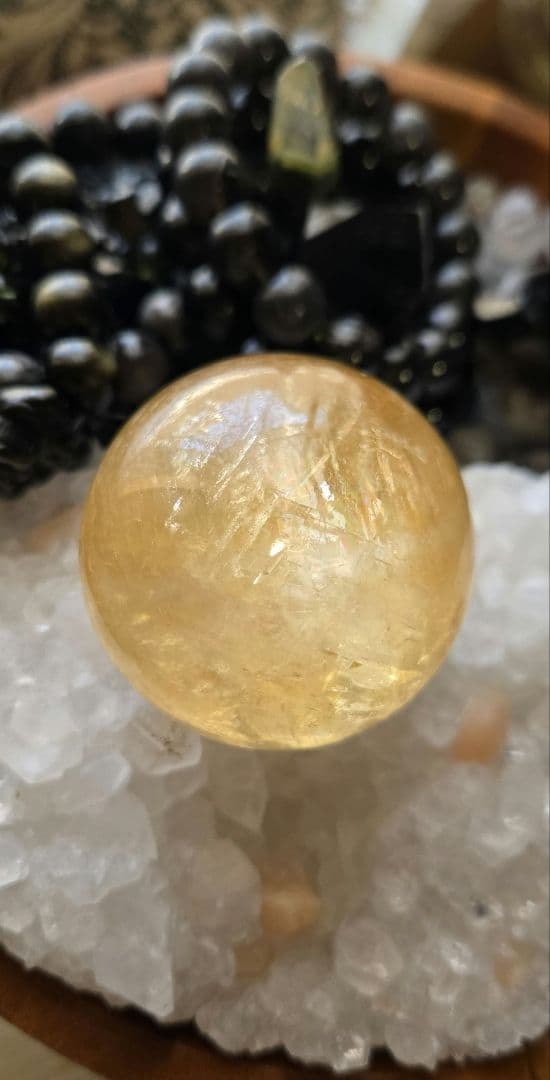 ★ゴールデンカルサイト★ メキシコ産　丸玉　置物 ハニーゴールドカラー