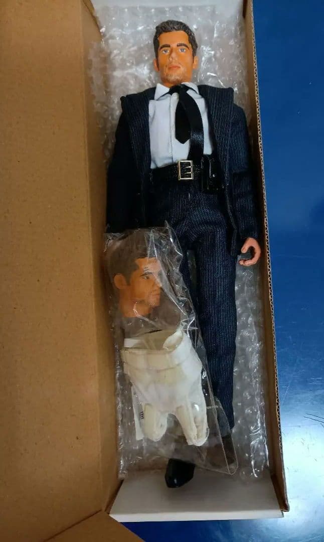 ブラッドピット　セブン フィギュア 約30cm スーツ