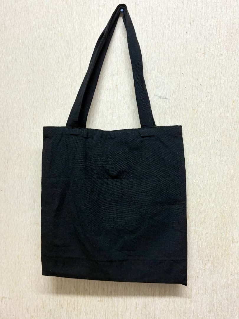 羊毛フェルト　飛び出した黒白猫トートバッグ【ハンドメイド