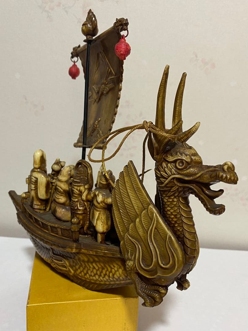 ♦セルロイド製 細密 龍に七福神宝船縁起物 置物飾り 富士山 鶴に亀 骨董品