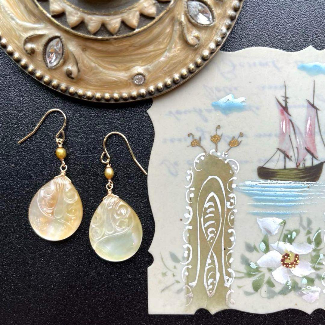 イエローMOP＆水晶スクロールカービング＊ピアスorイヤリング