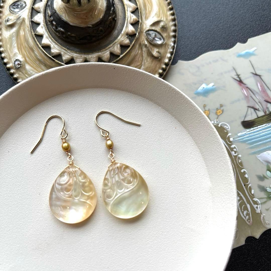 イエローMOP＆水晶スクロールカービング＊ピアスorイヤリング