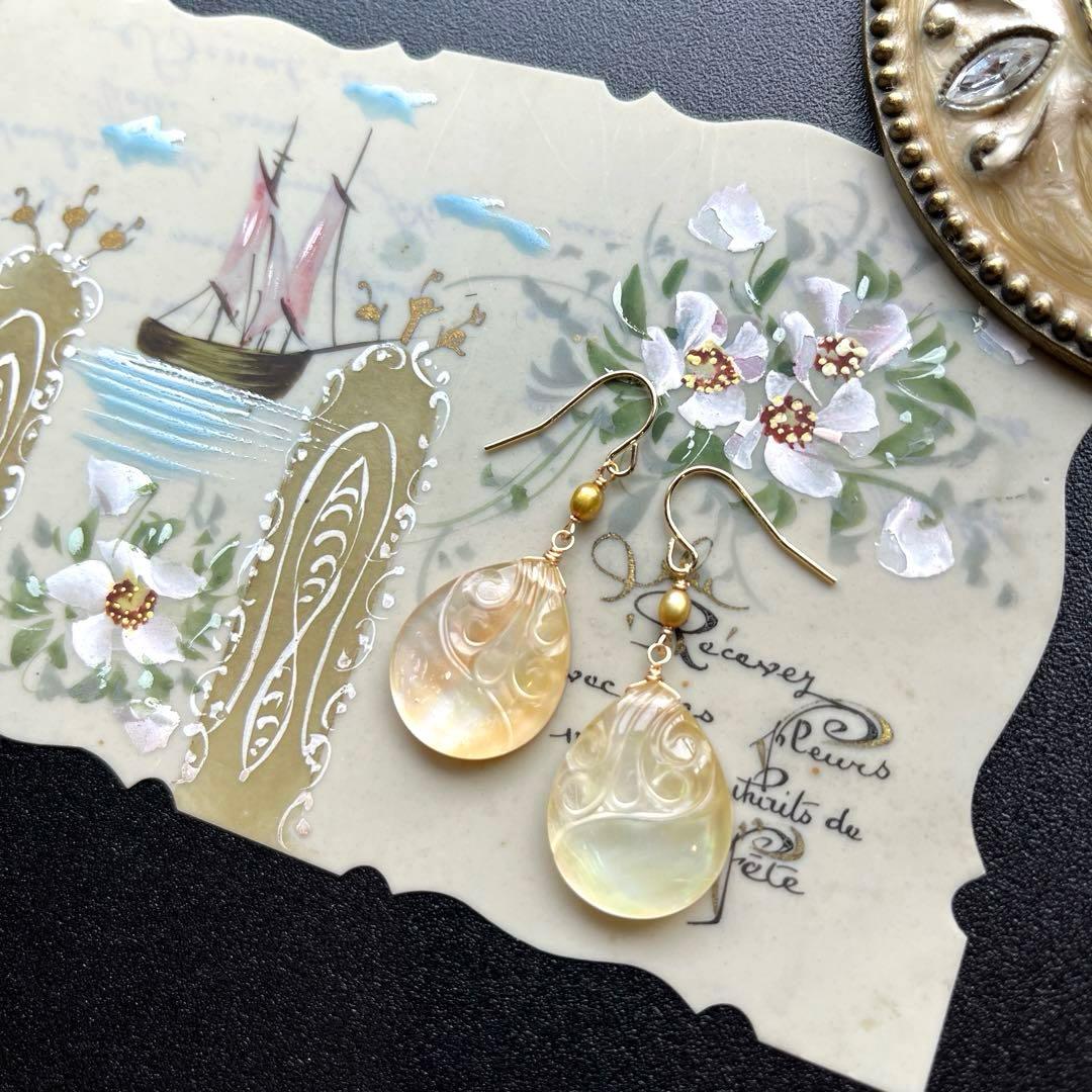 イエローMOP＆水晶スクロールカービング＊ピアスorイヤリング