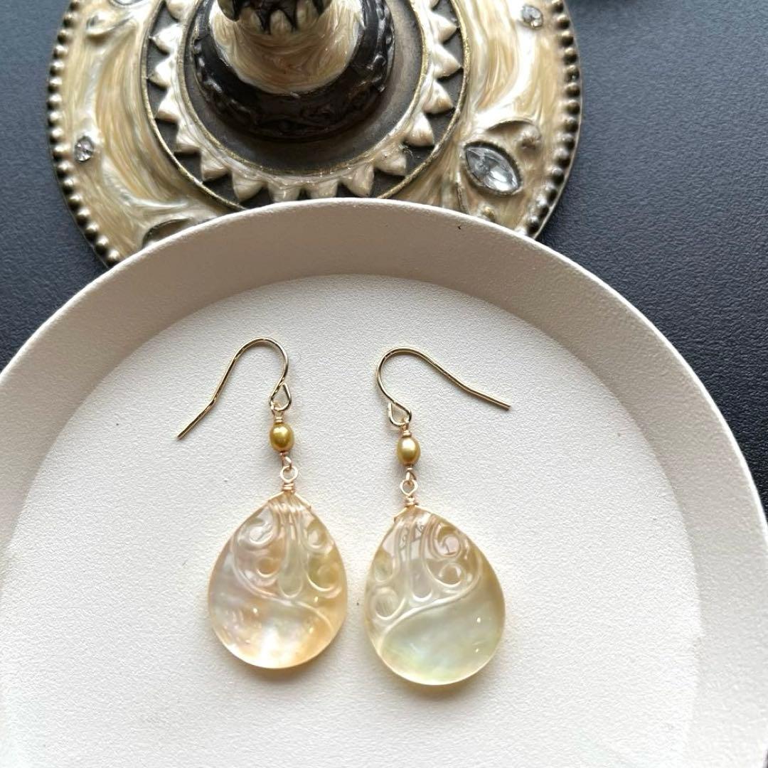 イエローMOP＆水晶スクロールカービング＊ピアスorイヤリング