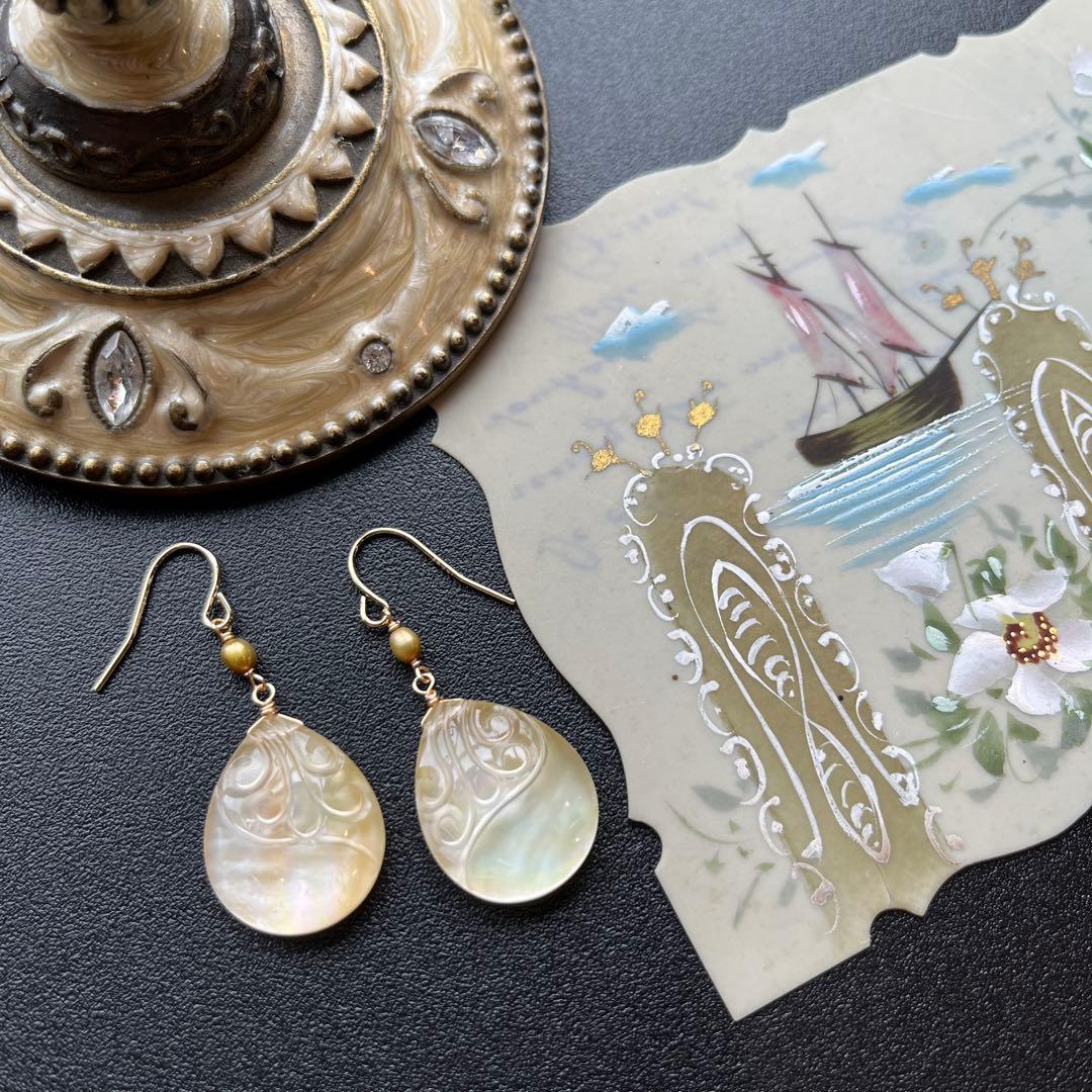 イエローMOP＆水晶スクロールカービング＊ピアスorイヤリング