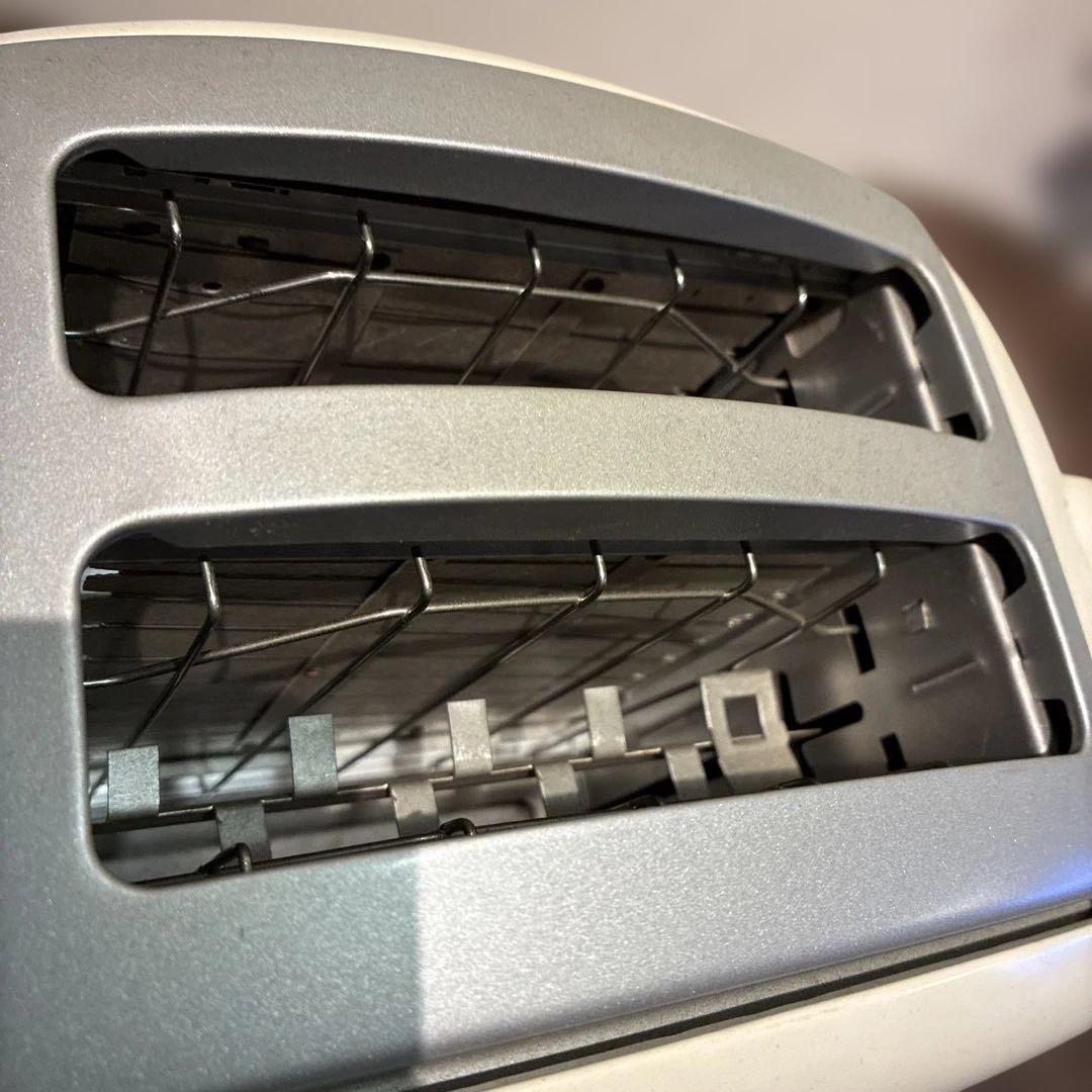 レトロホワイトトースター　デロンギ　DELONGHI おしゃれ！レトロ！