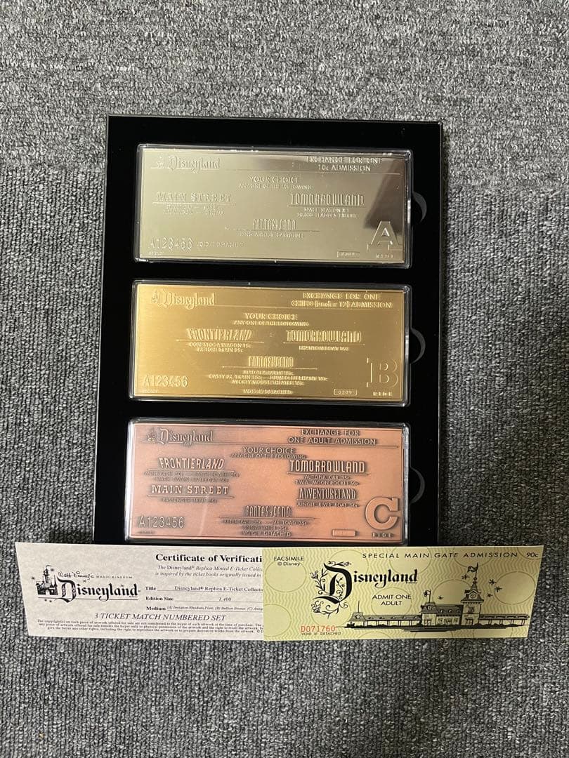Disney Vault Collection 70thレプリカ　メタルチケット