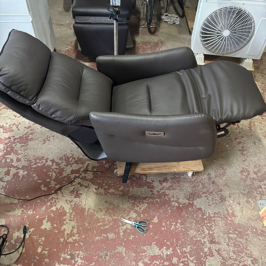 瀧511 ニトリ 電動リクライニングパーソナルチェア2モーター LE01