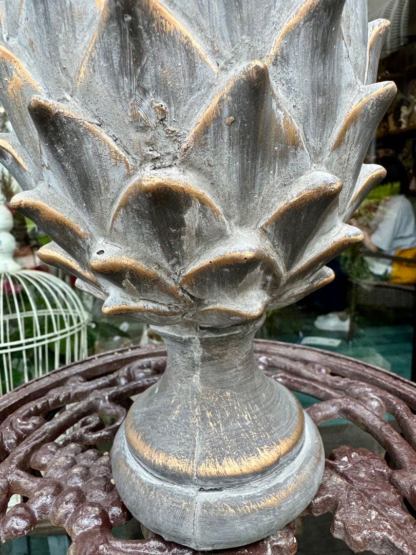 アンティチョーク　エレガント　ポリレジン　アンティーク調　置物