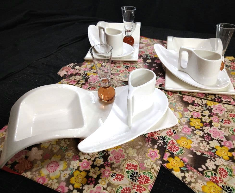 ♥華やかなパーティーセット♥素敵なディスプレイ♥新品【オシャレな３種類２組８皿】