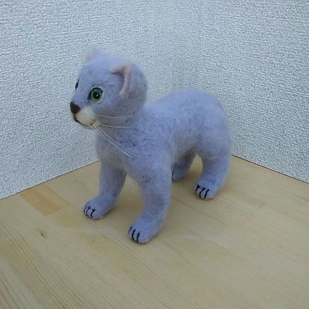 羊毛フェルト製子猫です