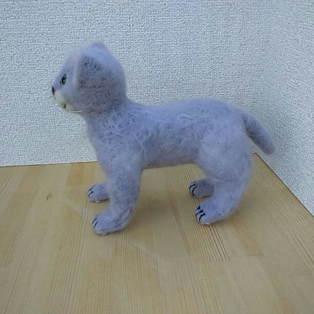 羊毛フェルト製子猫です