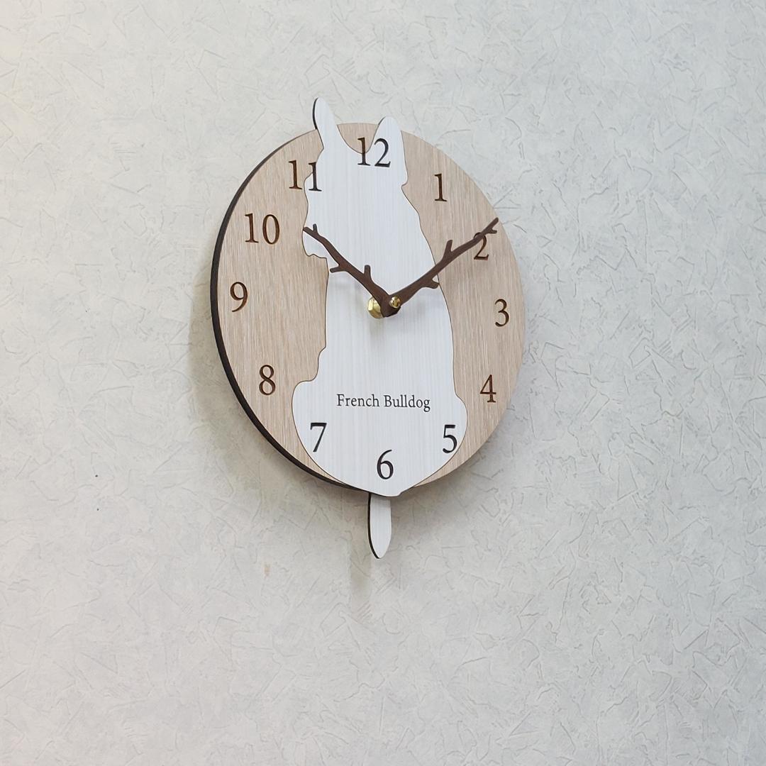 【期間限定値下げ】【静音タイプ】名入れ　しっぽ 振り子　フレブル　白　掛け時計