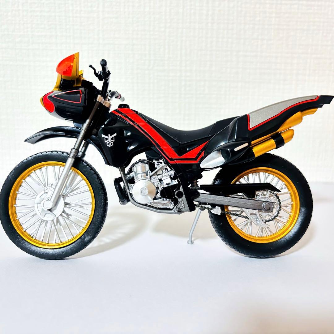 S.H.Figuarts ビートチェイサー2000