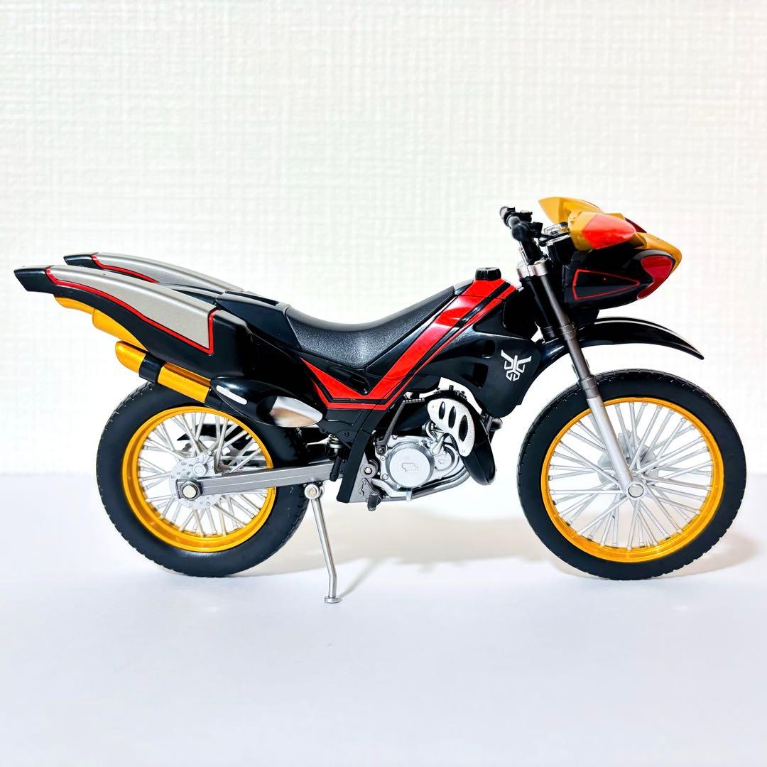 S.H.Figuarts ビートチェイサー2000