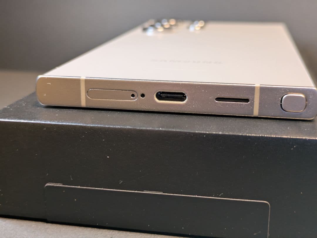 【美品】Galaxy S24 Ultra 国内版 チタニウムグレー 256GB