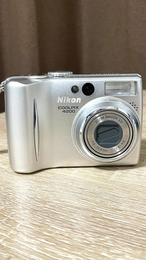 Nikon COOLPIX 4200 オールドコンデジ　レトロデジカメ