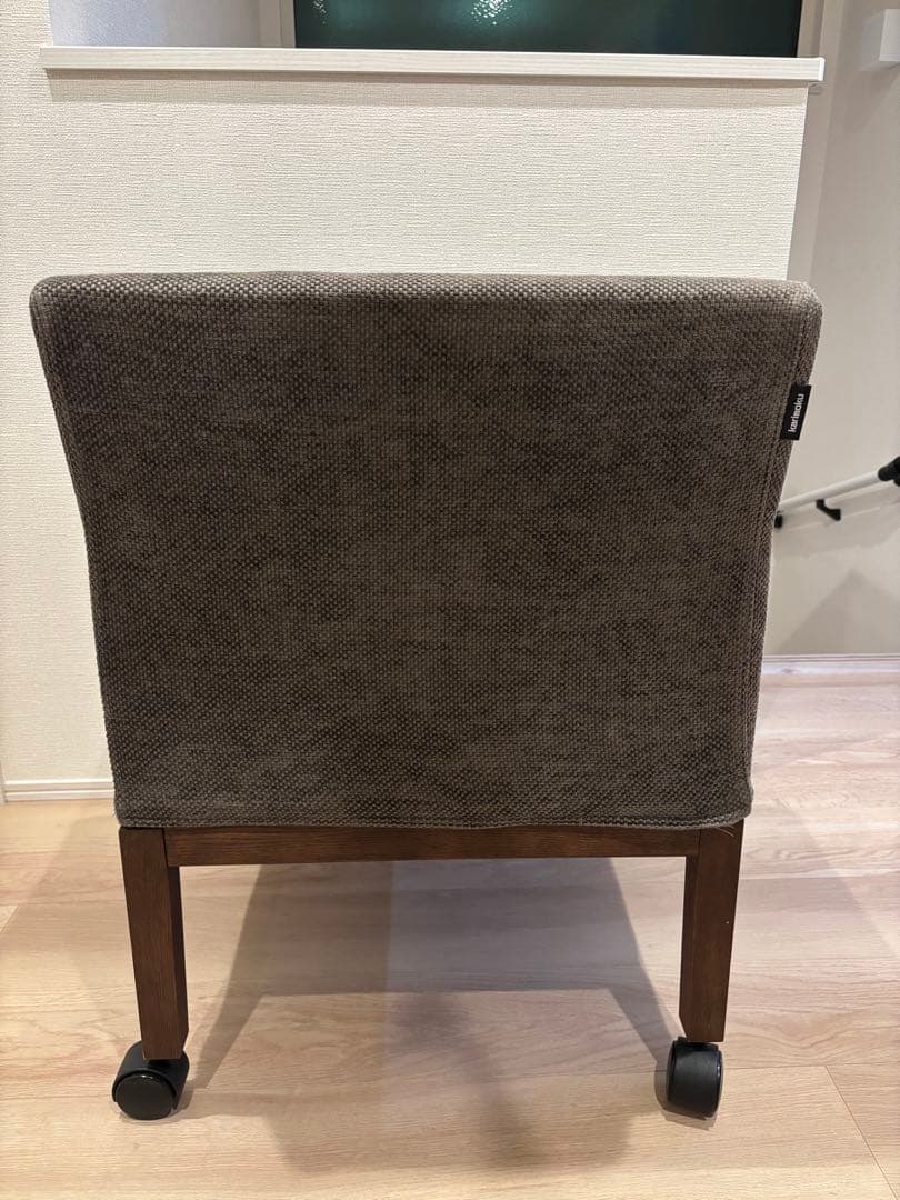 ②カリモク 一人掛けチェア キャスター付 肘掛けあり クッション付 グレー