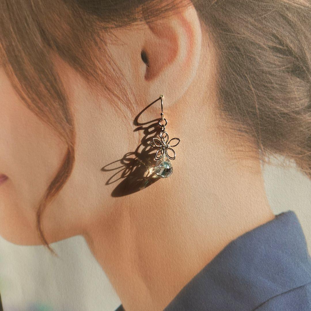 ブルーグレー　スワロフスキー　フラワー　ピアス　イヤリング