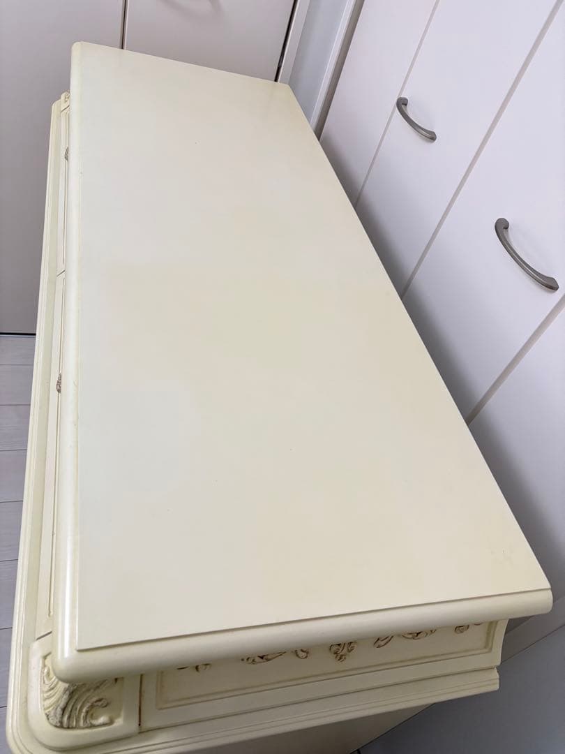 輸入家具　ロココ家具　ロココ調　彫り　レリーフ　アンティーク　ペイント