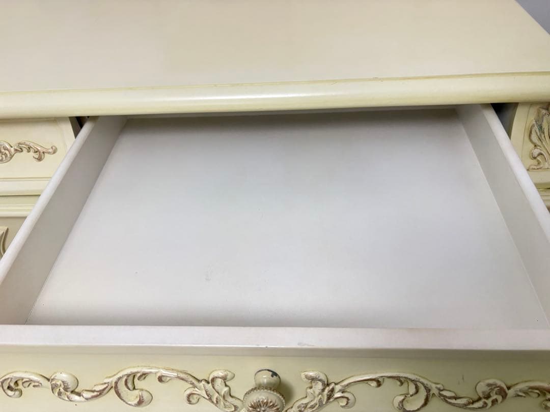 輸入家具　ロココ家具　ロココ調　彫り　レリーフ　アンティーク　ペイント