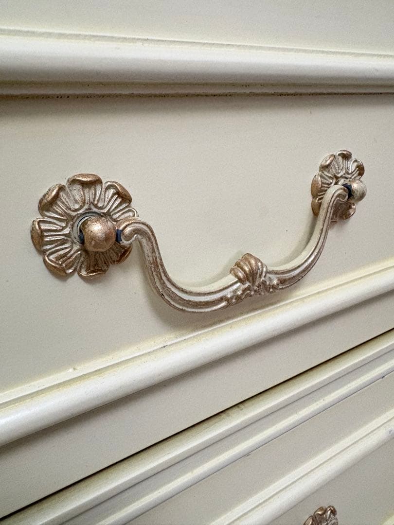 輸入家具　ロココ家具　ロココ調　彫り　レリーフ　アンティーク　ペイント