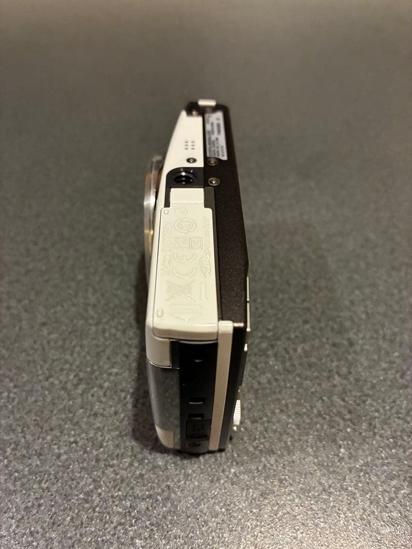 オリンパス μ1060 コンパクトデジタルカメラ(ホワイト)