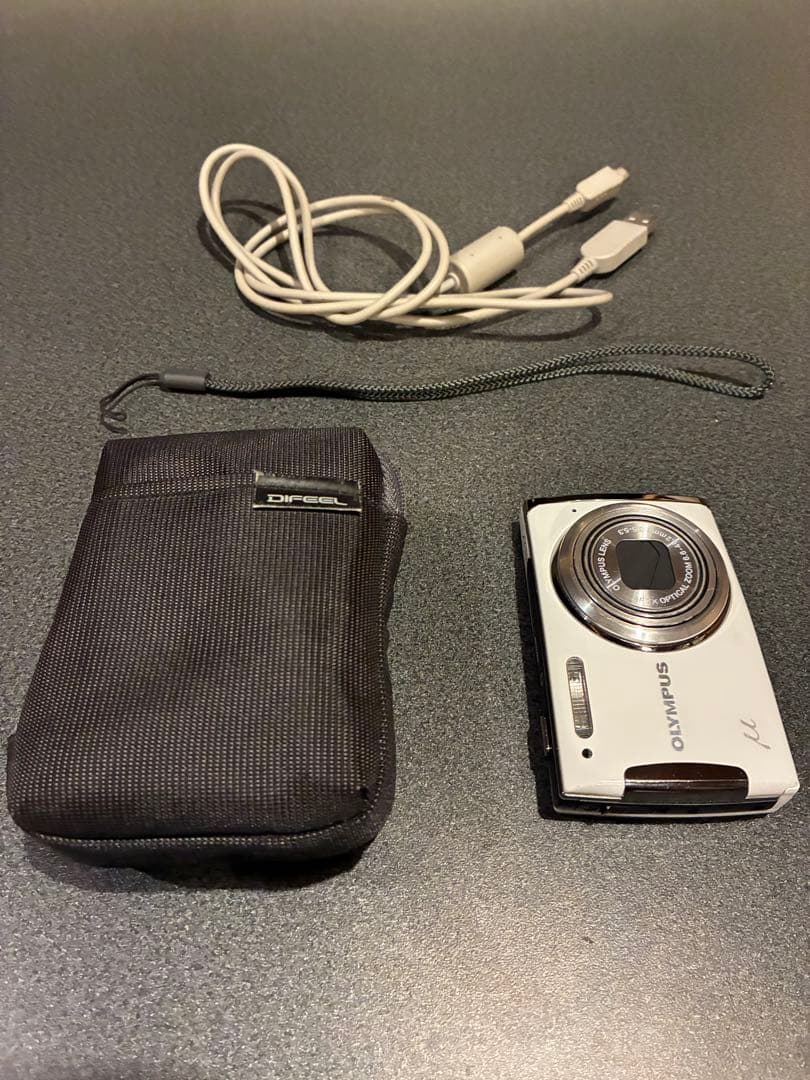 オリンパス μ1060 コンパクトデジタルカメラ(ホワイト)