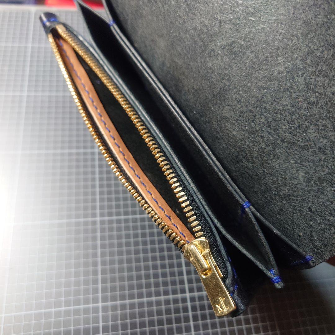 黒レザー長財布 ジッパー付き