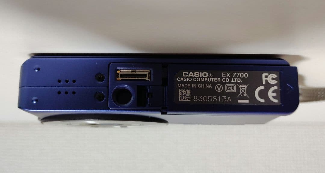 【美品】CASIO EXILIM 7.2MEGA PIXELS EX-Z700