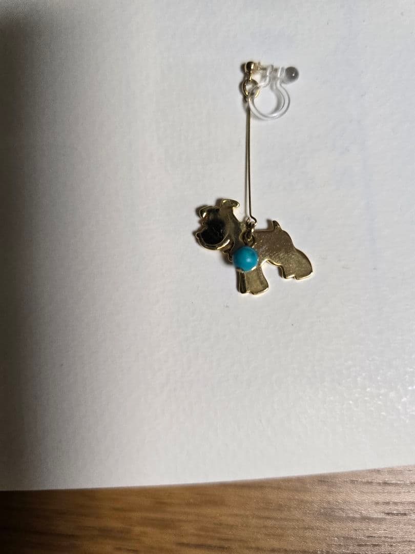 犬のシルエット(シュナウザー) イヤリング ゴールド