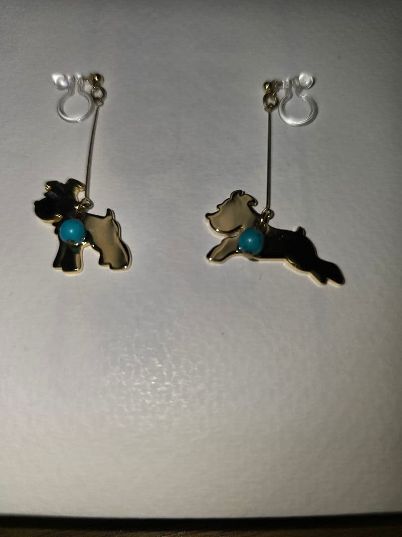 犬のシルエット(シュナウザー) イヤリング ゴールド