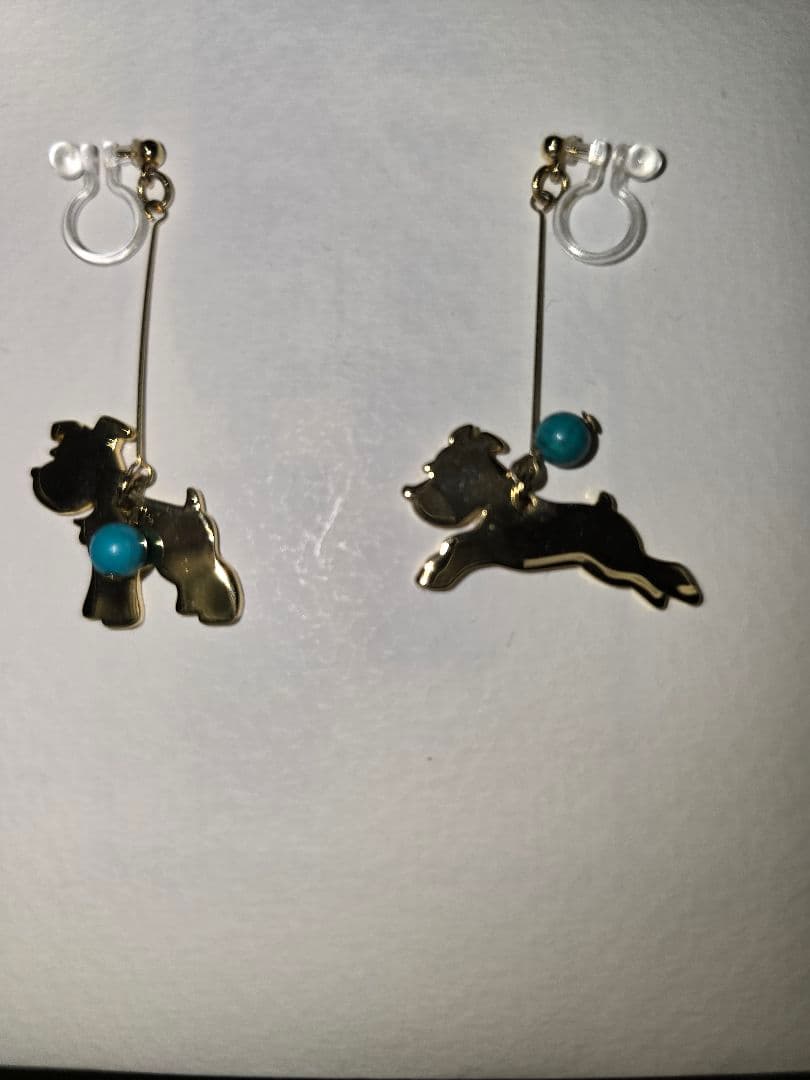 犬のシルエット(シュナウザー) イヤリング ゴールド