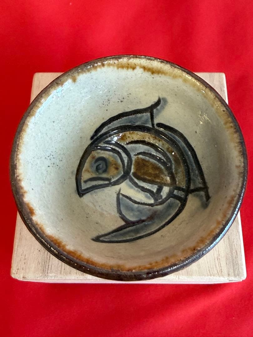 人間国宝 ★☆ 金城次郎 壺屋焼 ぐい呑 魚文 盃 酒器 共箱 陶芸家